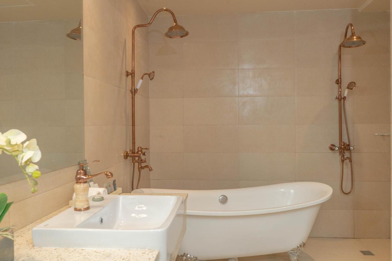 The Monarch Hotel Calasiao Luaran gambar